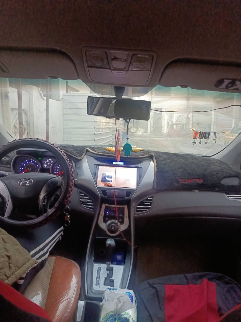 سلام عليكم النتره خليجي اللبيع موديل ٢٠١٢ مكينه ٢٠٠٠ دوش خير من الله السياره بيها تكحيل واشخوط خفيفه حادثها الجنطه فقط مكفوله من الكير والمكينه بس يرادلها صدر بس تخم تاير بطاريه جديده غرفتها نظيفا السياره موبسمي تريد يحولك اوتريد وكاله موجود راعيها مكاني بغداد الدوره الاثوريين الزراعيه سعرها ب١٠٠ وبيها مجال بصيط هاذ رقمي خابرني رقمها بغداد السياره ***********
