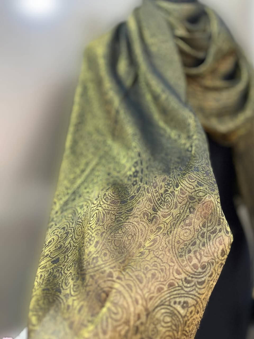 شال جاكار نقشه بيزلي 
لون ذهبي 
نقشه داخل بالنسيج مو مطبوعه 
مع لمعه خفيفه 💛✨

توصيل جميع محافظات العراق ٣ 

#كربلاء #حجابات_النور_للأناقه_عنوان😍🎶 #شالات_نسائي #بغداد #العراق


**إذا كنت صاحب هذا الإعلان وتريد حذفه لأي سبب، رجاءا أرسل رسالة إلى الدعم الفني**