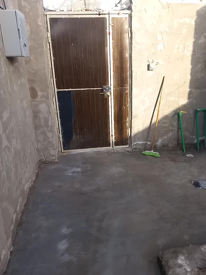 السلام عليكم بيت للبيع المساحه 100 متر الزراعي نجف شارع كربلاء عمود 134 طريق يا علي بيت نظيف وجديد البيت مصور مقطع السعر 17 وبي مجال قليل رقم الهاتف***********
