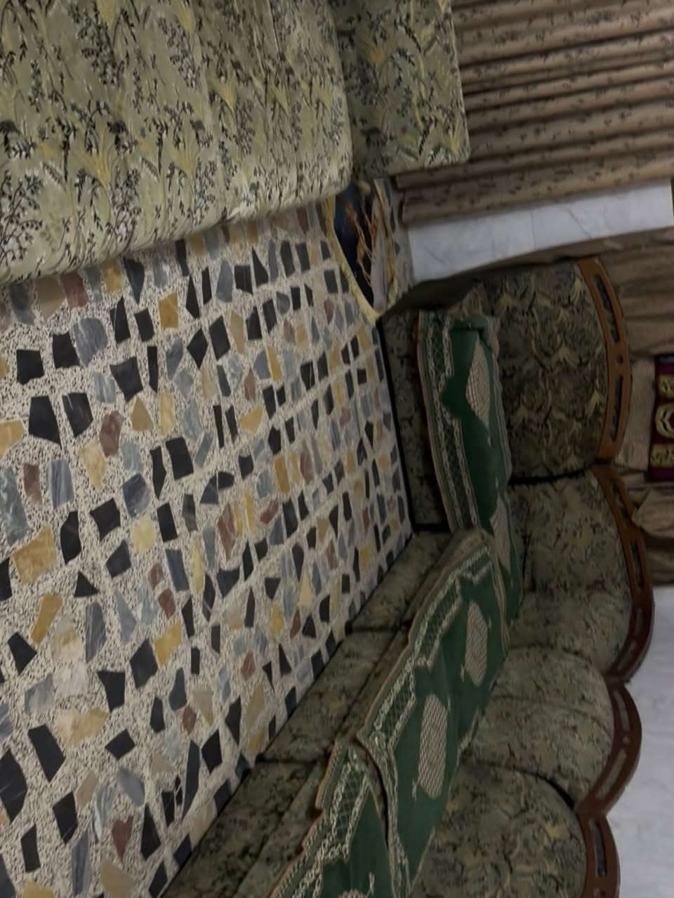 للبيع بسعر مناسب بناء حديث طابق واحد مستعجل عالبيع***********والشراي صدك يتصل واني بخدمته علمً البيت غراضه ويا هديه انطيهن وليسه بيع
