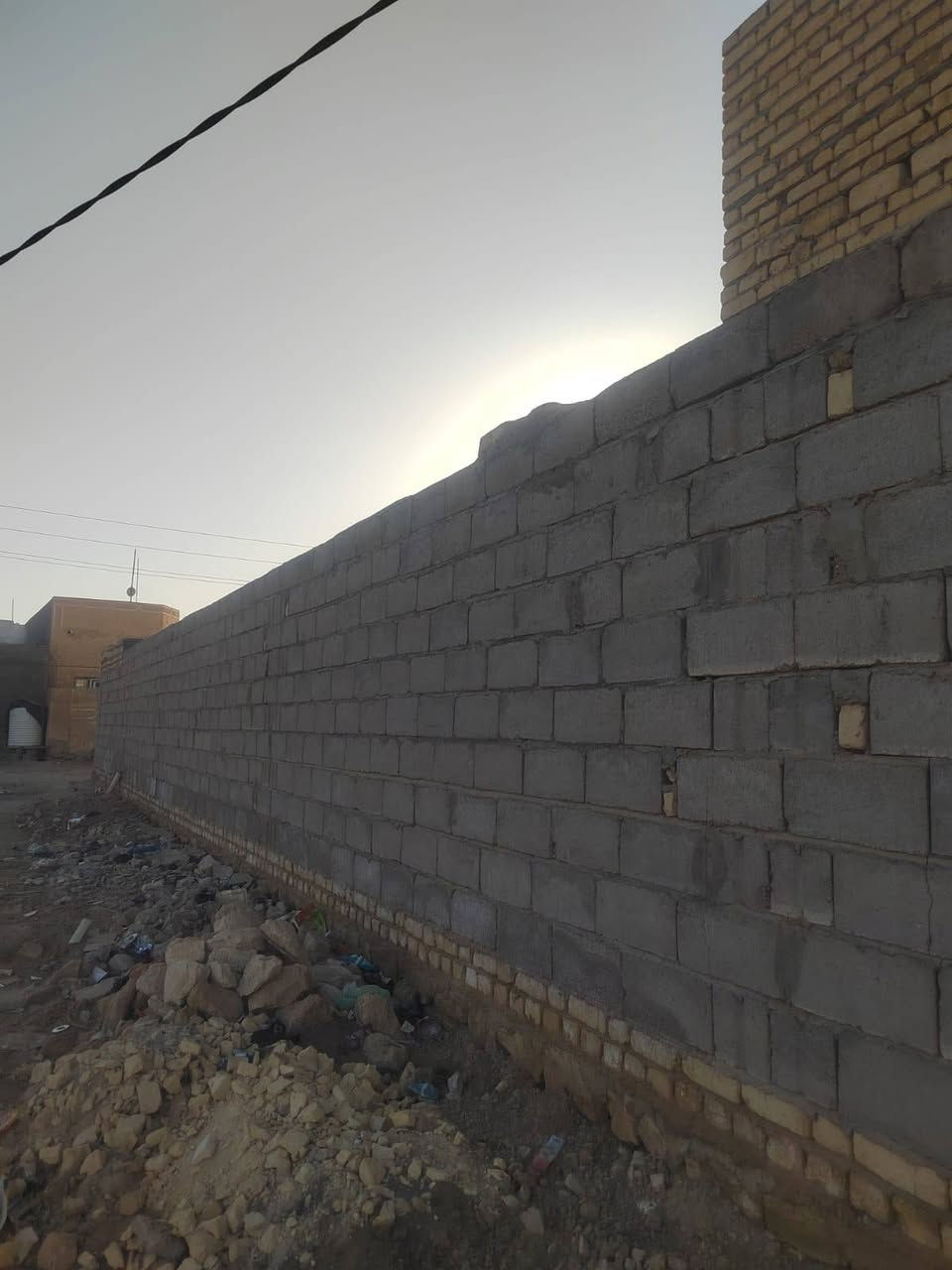السلام عليكم بيت للبيع عد معالي يم جسر معلق بناء طابوك عكاده ربع 4غرف براني وصاله ومطبخ ستفسار خاص ***********
