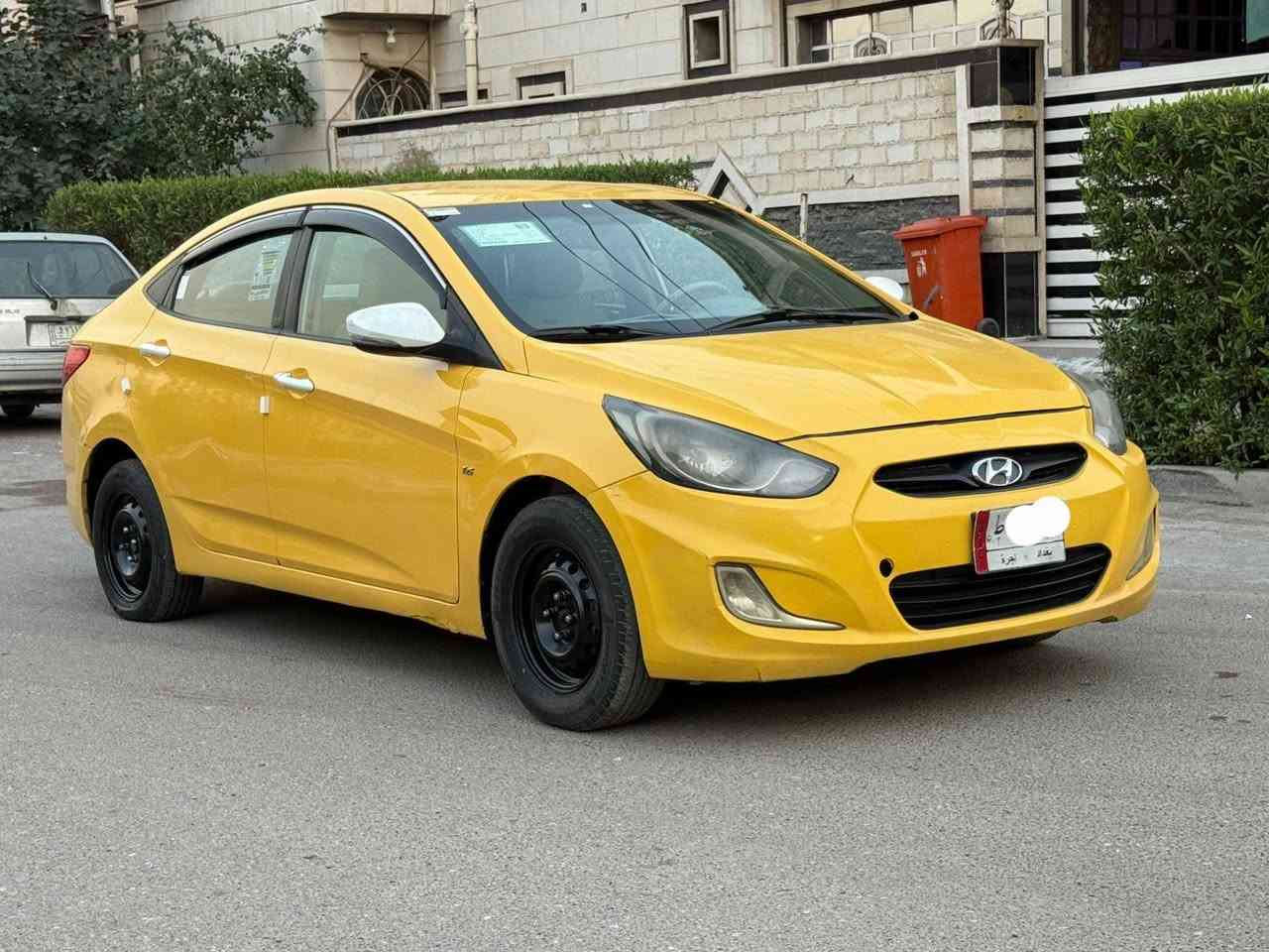 السلام عليكم 
اكسنت 2013 كير عادي خليجي محرك 1600 دوش مكفوله مــن الحادث سياره جاهزه بدون نقص كير ومحرك مكفولات صدر امامي وخلفي جديد تخم تاير جديد كهربائيات كله شغاله سياره جاهزه للاخير معروضه ب ( 72$ ) وبيه مجال بسيط مكاني بغداد الدوره للاستفسار *********** بغداد, العراق
