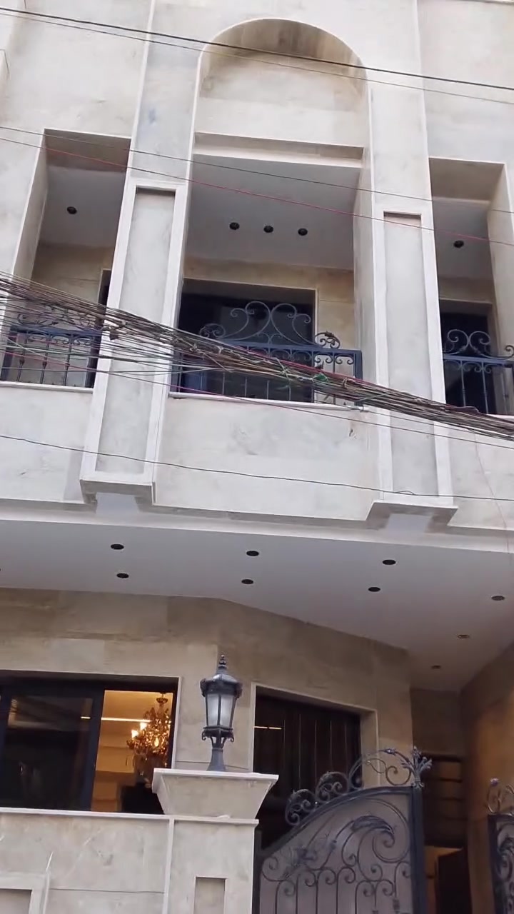 سلام عليكم خلفه سيراميك مصري درجه اولى جميع انواع السيراميك مرمر وكاشي وبرسلين نشتغل كل مناطق بغداد رقم التواصل ***********رقم بي واتس🏃📞
