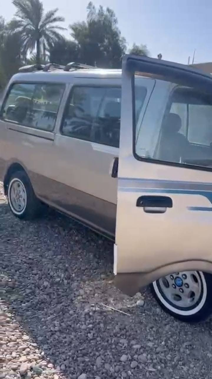 السلام عليكم كيا بريجو للبيع موديل 98 رقم بغداد انكليزي كشنات جديده مكينه3000 بيها بخار جواه تخم تاير مصبوغه للجماليه مكان بغداد المعامل السعر 68 وبيها مجال رقم الهاتف ***********
