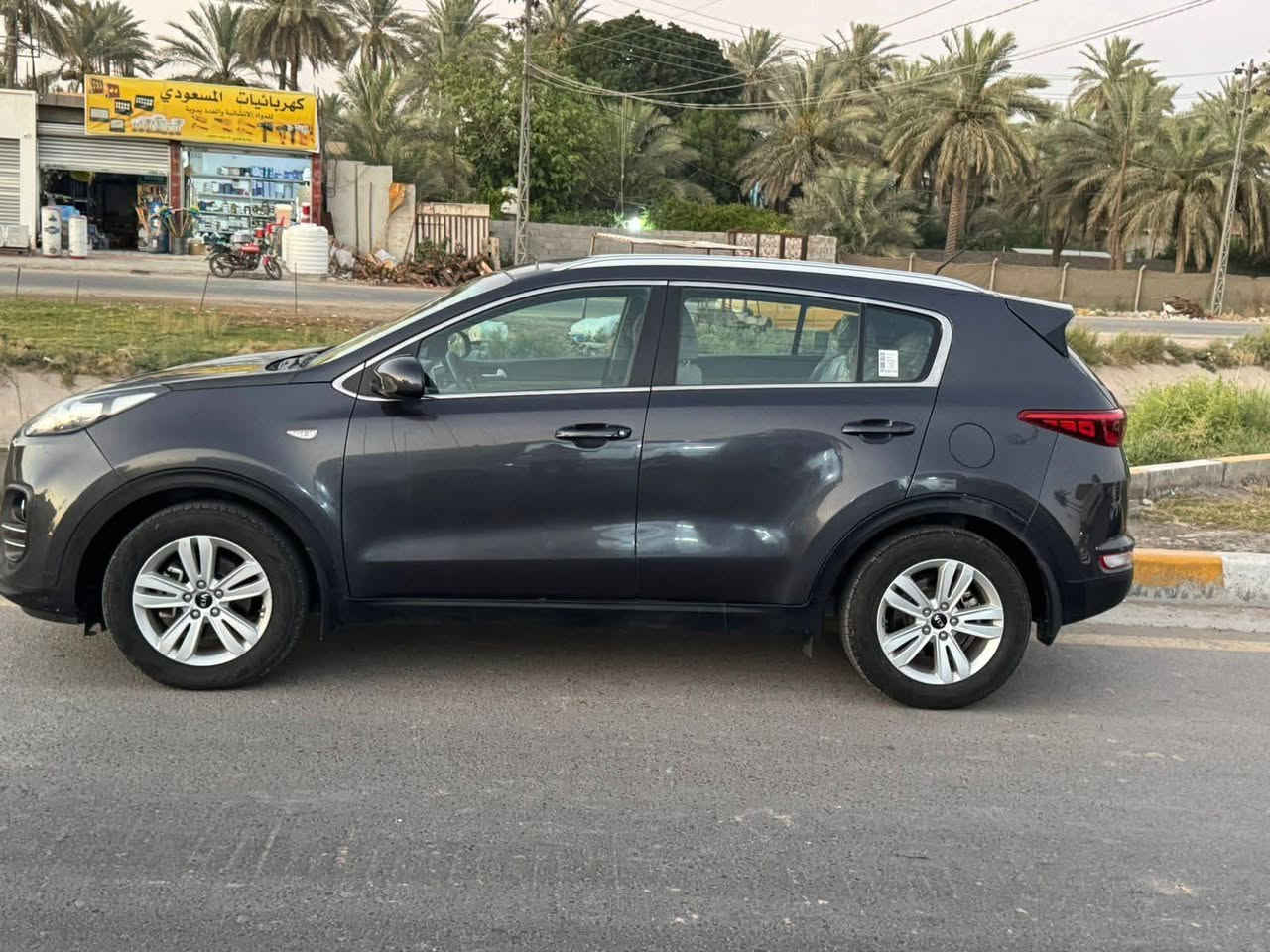 سبورتج ١٨ للبيع السياره خليجي  كير ومحرك وكشر خير من الله  تحكمات ستيرن مانع انزلاق كامره اوتو هولد وضعيات قياده السياره خير من الله رقم الهاتف *********** السعر 155 الي يريده وشراي يطبلي خاص وبي خير ويدلل بسمي
