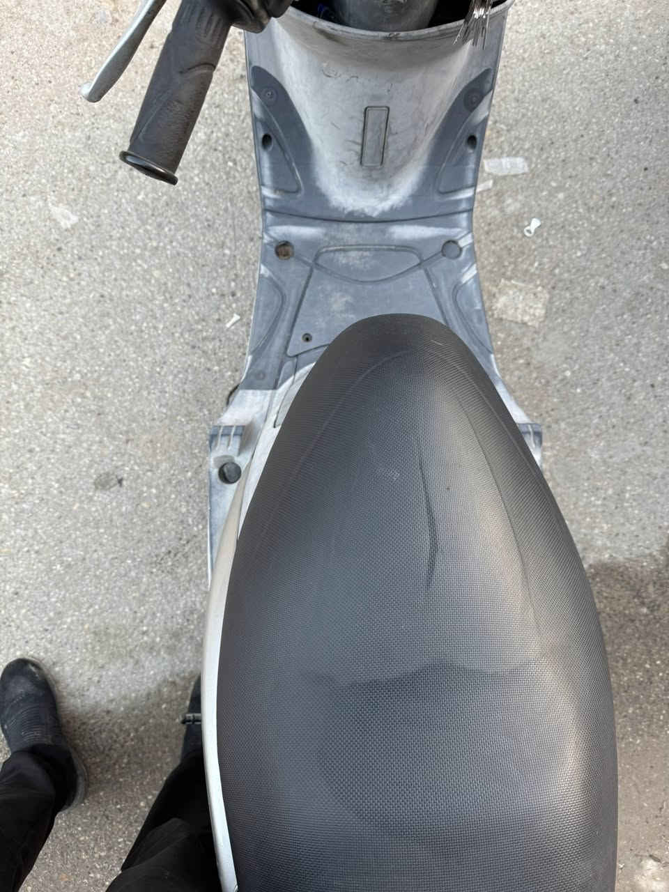 السلام عليكم ماكس منغولي ثاني تبديلة دهن صارلها ٢٢ يوم طلعت من الحاويه والوصل موجود مكينه ناعمه نكرة سلف كهربائيات كلها شغالة ترايك وين ماجان رايدها بمليون و ٥٠ وبيها مجال للشراي ***********
