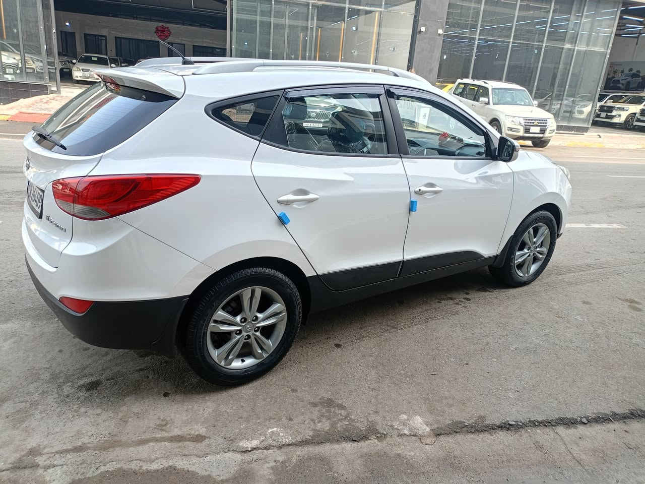 سلام عليكم اخوان توكسن موديل 2012محرك 4 دوش مامفتوح وشرط السيارة بدون ضرر شرط حتى دعاميات ما مصبوغة رقم اربيل الدولي سنوية جديدة كابون بانزين بيها ملاحضات بسيطة وبيها تقليمات كارت السيارة جاهزة مايعوزها مصرف وشرط احلى من الصور السعر 147   الاستفسار على الرقم كورك *********** اسيا ***********
