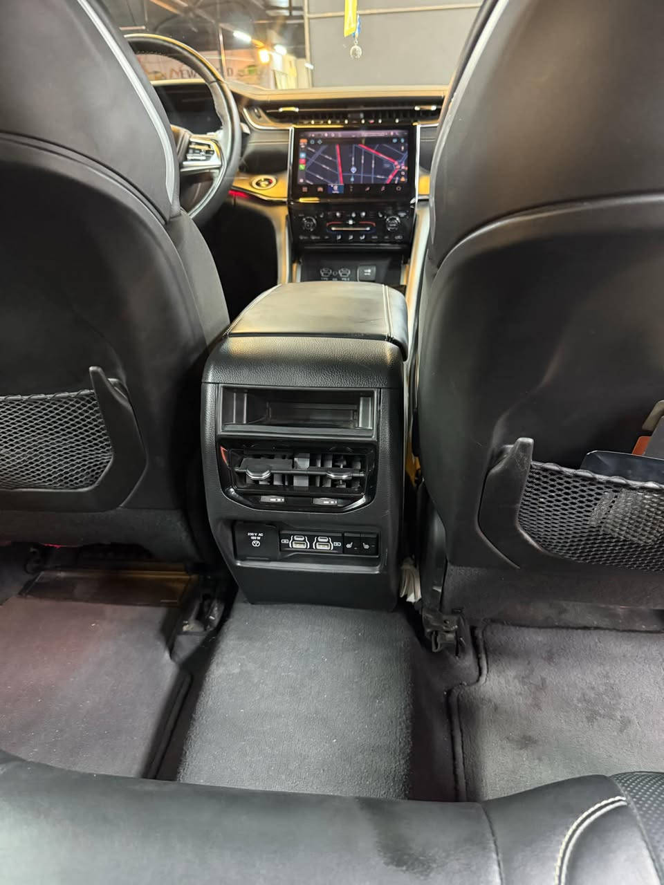 جيب كراند شيروكي (اوفر لاند )  2024
5 راكب 
خمسه راكب سته سلندر 
محرك 3.6
ماشيه 20 الف كيلو 
سياره وكاله هارلم وصار بيهه حادث بنيد و مدكر و تبدلن بدون صبغ قطع مال تفصيخ وصور الحادثه مرفعه بدووون ارباك 
المواصفات:

نظام تعليق هوائي ( جكات )
رادار ( امامي - جانبي - خلفي )
قيادة ذاتية
نظام الرؤية الليلية
مستشعر نوم السائق
أربع كامرات محيطية 360
كامرة فى المرأة الداخلية

خمسة بصمات دخول ذكي بدون مفتاح
بانوراما
كشنات دبل كهرباء + مساج + تدفئة + تبريد امامي خلفي
ميداب ديسبلي
أنارة محيطية
نظام الصوت lbin ( 19 سماعة )
شاشة وسطية + شاشة امام الراكب
كيجات دجتل
المقاعد الأمامية تبريد وتدفئه
مقعد السائق والراكب مساج
المقاعد الخلفية تبريد وتدفئة كشنات
حساسات أمامية + خلفية + جانبية

للاستفسار ***********
سعر 435 مجال بسيط 
العنوان :بصره جبيله
