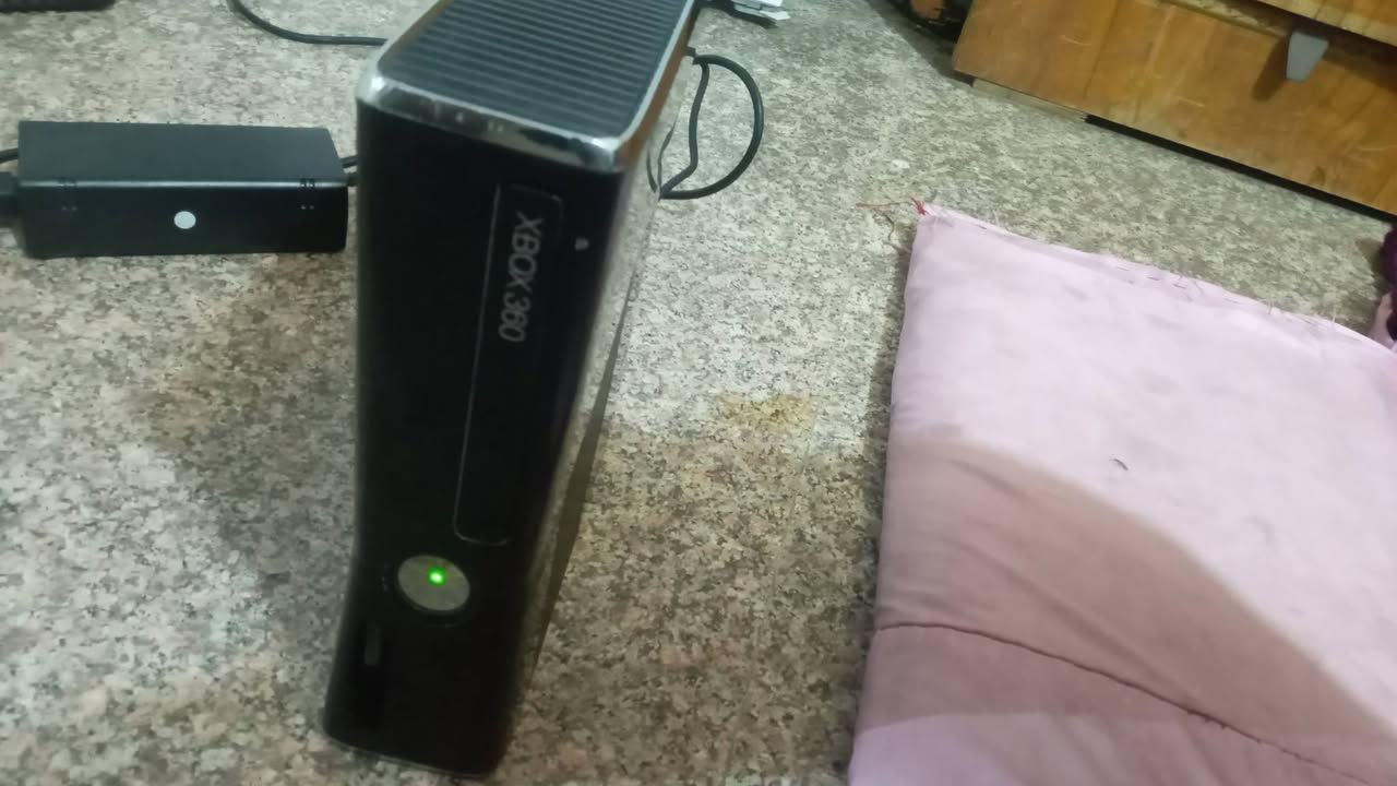 سلام عليكم شباب بلي إكس بوكس سلم مهكر سعر 120 بيه مجال للشراي  بيه العاب حلوه حرب كلشي عدد اللعاب 60 لعبه كلشي مابيه شغال فقط السيدي درايف مايطلع هوة شغال بس مايطلع  فقط اما غير اشياء كله شغال مكاني بغداد الامين ثانية عندي توصيل ثاني يوم يوصلك جهاز بعد شتريد تفحصه يلة تنطي حساب  للمندوب رقمي *********** واتساب مفعل
