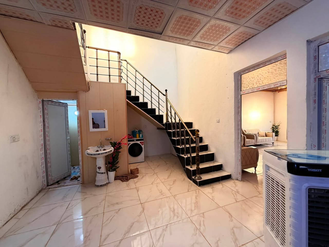 دار سكن للبيع جلولاء حي الخضراء
الفرع مالته 15 م 

استقبال 6*4 وغرفتين نوم 5*4 وصالة 8*5 ومطبخ 5*4
حمام داخلي وصحيات خارجية 
البيت فول سيراميك الارضية وسقف ثانوي 

متوفر كافة الخدمات شارع تبليط وماء اسالة 

المساحة 170 متر 

للاستفسار ***********
