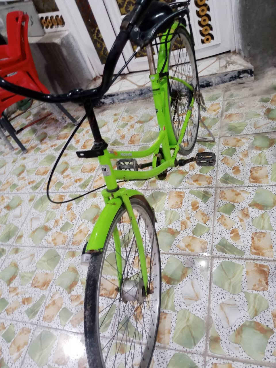 سلام عليكم بيسكل للبيع ياباني حجم 26 لون مميز تفاحي 
بيسكل نضيف جدآ حساس شغال تايرات  وجوابة جدد سعر 80 وبي مجال مكان حلة قبل صيطرة الاثار مقابل كوين بارك ***********
