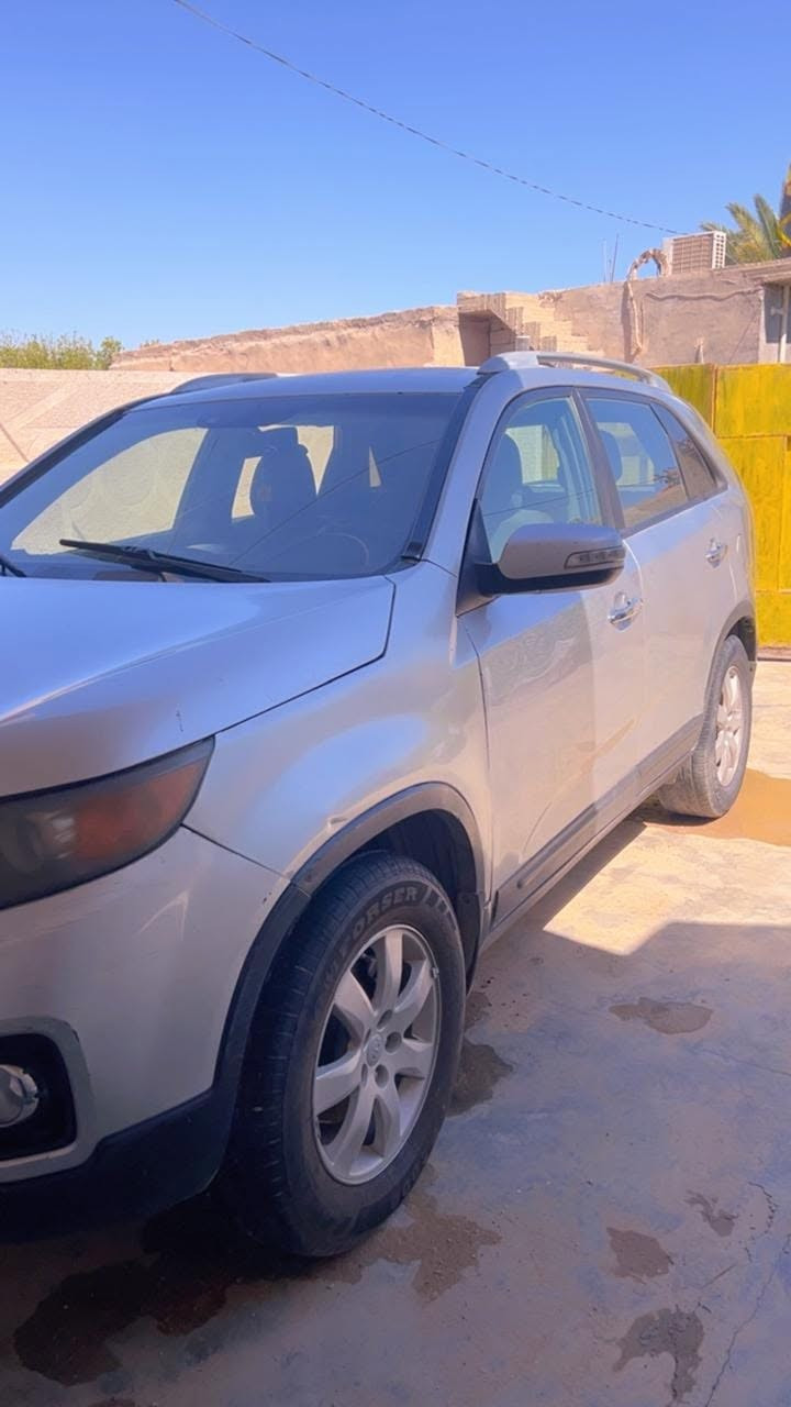 سورنتو ٢٠١٢ وارد أمريكي مكينه ٢٤٠٠ دوش المرغوب بيهه جاملغ امامي بدون دواخل بيهه مكانات صبغ ابيع حزام رقم بغداد بسمنه خمسه راكب نص فول السعر ١١٥ بيهه مجال وهذا رقم صاحب السياره اني مكلف بالنشر مكان السياره كربلاء ***********
