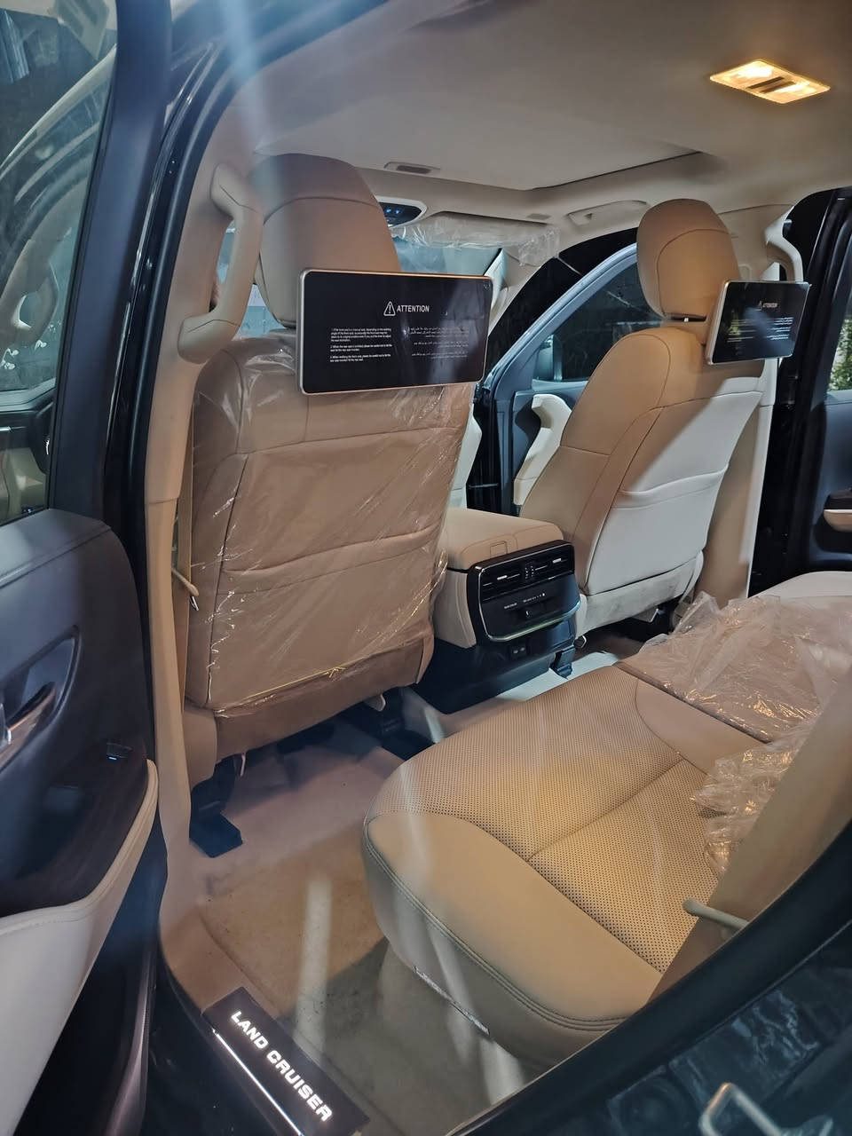 سلام عليكم ورحمة الله
لاندكروز للبيع موديل ٢٤ بريم فول مواصفات
زيرو ماشيه ١١٩٩ كيلو متر للاستفسار على رقم الهاتف
*********** ابو قيصر
