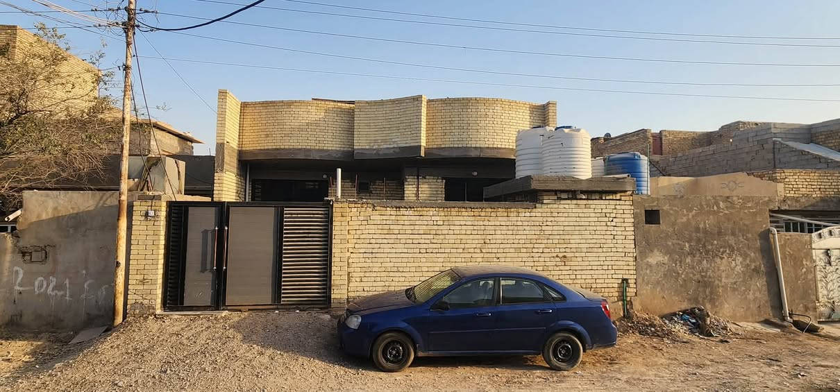 السلام عليكم بيت طابو صرف للبيع في الخمستالاف قرب شارع ستين مساحة 200 متر قياسات البيت
الأستقيال 7x4
صالة 6x5
غرف نوم عدد 2 قياس 4x4.5
مطبخ بارد 5x5 اضافة مطبخ حار 
كراج سيارة 
بيت جديد بناء 2026 
للأستفسار على الرقم *********** اتصال او واتساب موجود
