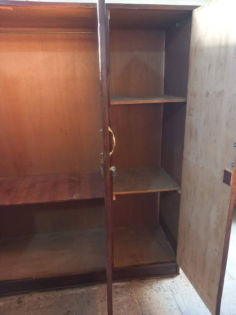 مستعمل كنتور 3 باب  صاج  توصئ السعر ب 190 وبي مجال العنوان بغداد الكرخ تقاطع درويش البياع شارع البداله الانتصارسوق اميمه فرع مجمع الرازي ع اليمنه منتصف شارع ع اليسرى خلف مي اور
***********
*********** بغداد, العراق
