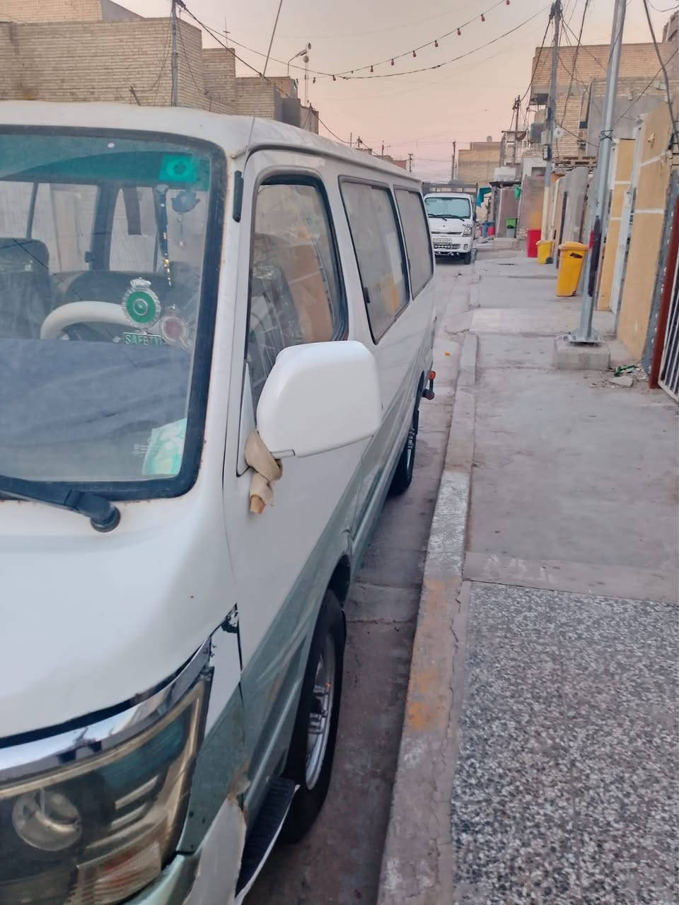السلام عليكم
كية جمبي للبيع موديل ٢٠١٠ مكينة وگير واكسل ياباني مكفولات. 

الشواصي ابلادية 

تخم تاير جديد + تغليف چاملغات ٤

منضومة عدسة ولايتات +زنون+ شاشة + درع خلفي. 

تحويل ثاني يوم هزة جديدة السيارة بأسمي. 

ارقام انكليزي السيارة مصفرة هيئة وغرامات. 

نظافة السيارة نظيفة بكل معنى الكلمة. بغداد  الشعب  ***********
