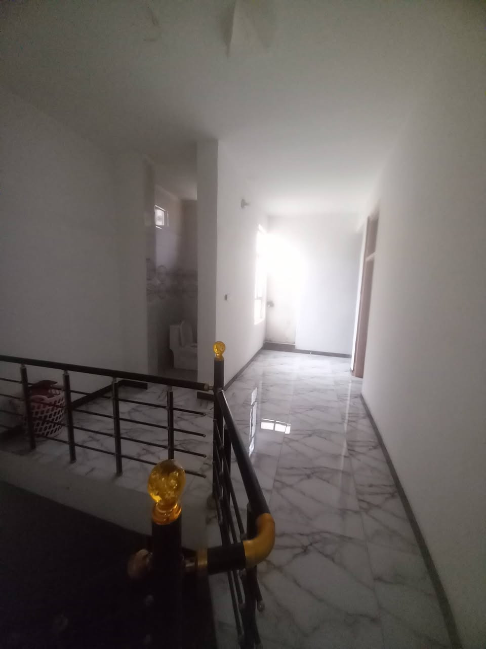 📢 بيت للبيع – الزعفرانية / دور الشرطة
🏠 بيت للبيع موقع مميز في الزعفرانية – دور الشرطة
📍 شارع المختار الثقفي – الفرع السادس
🔹 المساحة: 100 متر مربع
🔹 الطوابق: طابقين
🔹 سنة البناء: 2023 (بناء حديث)
✨ تفاصيل البيت:
🔸 الطابق الأرضي:
غرفة
صالة
هول
مطبخ
صحيات
🔸 الطابق الثاني:
غرفتين نوم
هول
حمام
مخزن
📄 نوع السند: زراعي (سند 25)
💰 السعر: 80 مليون دينار عراقي (قابل للتفاوض)
📞 للاستفسار: ***********
