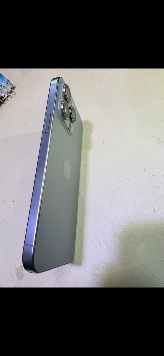 ايفون 15 pro max ذاكره 256GB بطاريه 95‎%‎ 
كارتونه والشاحنه موجوده وياه كفرين 
مامبدل بي شي ولا مفتوح وعلى فحص 
من ماستر 
نموذج M 
شرق اوسط
نضافته 97‎%‎ 
عدد دورات الشحن 263 
بطاريه نزلت من حدثت واستعمالي بي قليل 
سعره 1050 مليون و50 الف 
مكاني بغداد الامين الثانيه 
رقم موبايلي ***********
