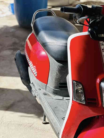 سلام عليكم بوليس لون احمر طماطي بلاد داخل رصاصي   بلاد دراجه  توهه طالعه من الرمبه صارلهه 18 يوم 
شرط نضافه فول 
الدراجه نوزل مو كابريته
وختم واحد كفر وداخل ومكينه 
وشرط المكينه ما مفتوحه تجي وتفحص وجيب وياك مصلح
الدراجه نهضه ومعدل فول 
كهربائيات شغاله 
ماشيه 22 الف بعدهه وكاله 
هورن شغال 
كلشي شغال بيهه 
تجي وتشوف 
السعر مليون و100وبيهه مجال
وما تحصل هيج نضافه وختم واحد وي المكينه
العنوان بصره قضاء الدير 
***********
