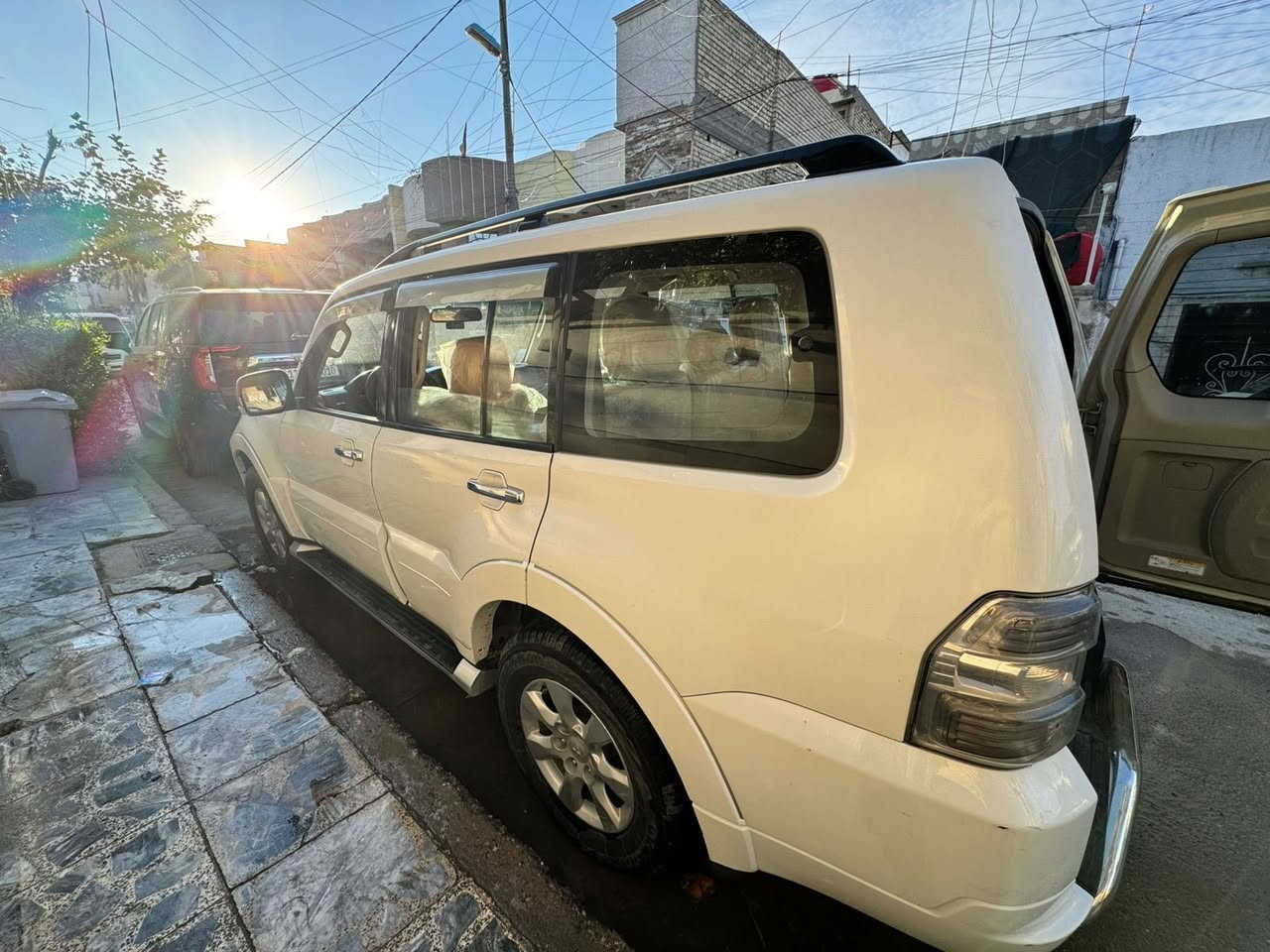 باجيرو خليجي 16(كليين)
محرك  3.5

لون ابيض 

مري شفط 

تحكمات ستيرن 

كروز سرعه 

4x4

رقم اربيل 

السعر 175

***********.
