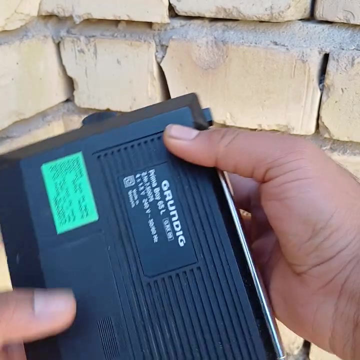 هذا الراديو هو جهاز Grundig Prima Boy 65K، وهو نموذج محمول كلاسيكي من ثمانينيات القرن الماضي.     العلامة التجارية: Grundig، وهي شركة ألمانية شهيرة. المميزات: يعمل على نطاقات FM، MW، و SW، ويتميز بتصميم متين ومحمول


**إذا كنت صاحب هذا الإعلان وتريد حذفه لأي سبب، رجاءا أرسل رسالة إلى الدعم الفني**