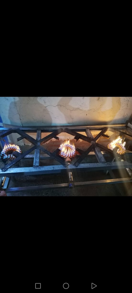 السلام عليكم طباخ مال مطاعم للبيع 3عيون كبار سعره 130وبي مجال مكان الزعفرانيه ***********
