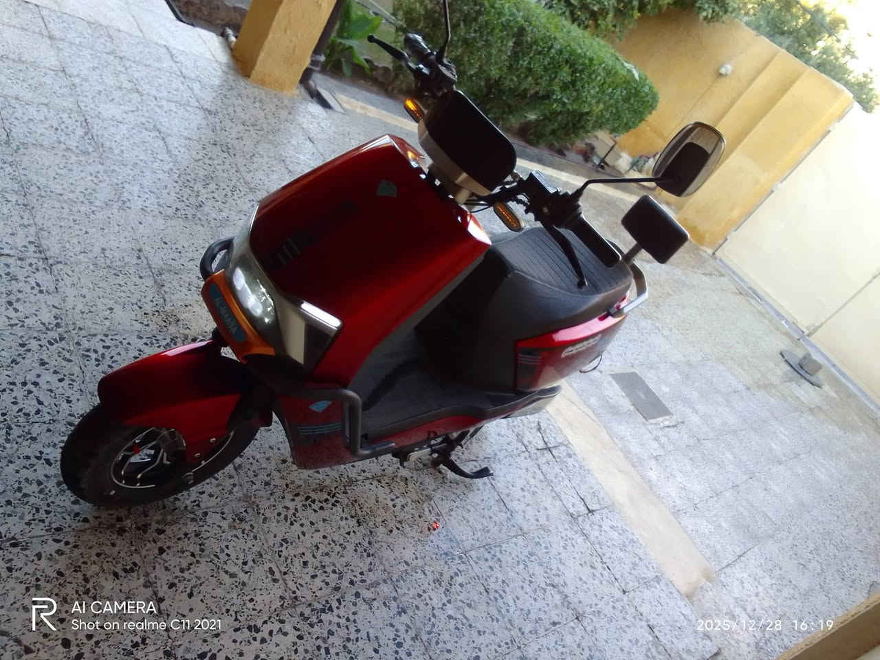 السلام عليكم دراجه شحن سكنس للبيع كهربائيات شغاله نظام سرقه البطاريات على الفحص السعر 675 وبيها مجال الرقم /***********
