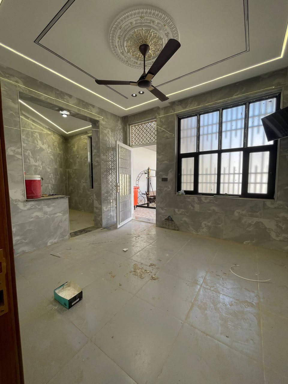 يالله الهم صلي على محمد والي محمد يوجد بيت مساحه 380متر طابق واحد بناء طابوك جمهوري بي غرفتين وصاله واستقبال ومطبخ وصحيات وكراج وحديقه عمل درجة اولى كافة الخدمات ماء مجاري كهرباء وتبليط طابو زراعي قرار محكمة البيع مباشر معه صاحب الارض موقع البيت كربلاء مجمع النجمه مقابل علوه المخضر طريق الرابط قرب جامعه العميد بيع نقد فقط الاستفسار انتصل على الارقام التالية 
***********
***********
واتساب موجود تحياتي للجميع
