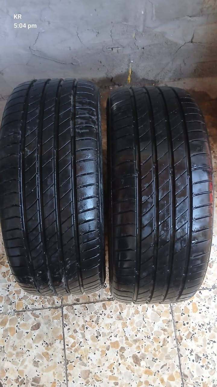 السلام عليكم يوجد زوج اطارات حجم 225,45,17 نوع كومهو كوري   يوجد زوج 275,40,20, نوع صيني  يوجد زوج 225,70,16,  كوري


**إذا كنت صاحب هذا الإعلان وتريد حذفه لأي سبب، رجاءا أرسل رسالة إلى الدعم الفني**