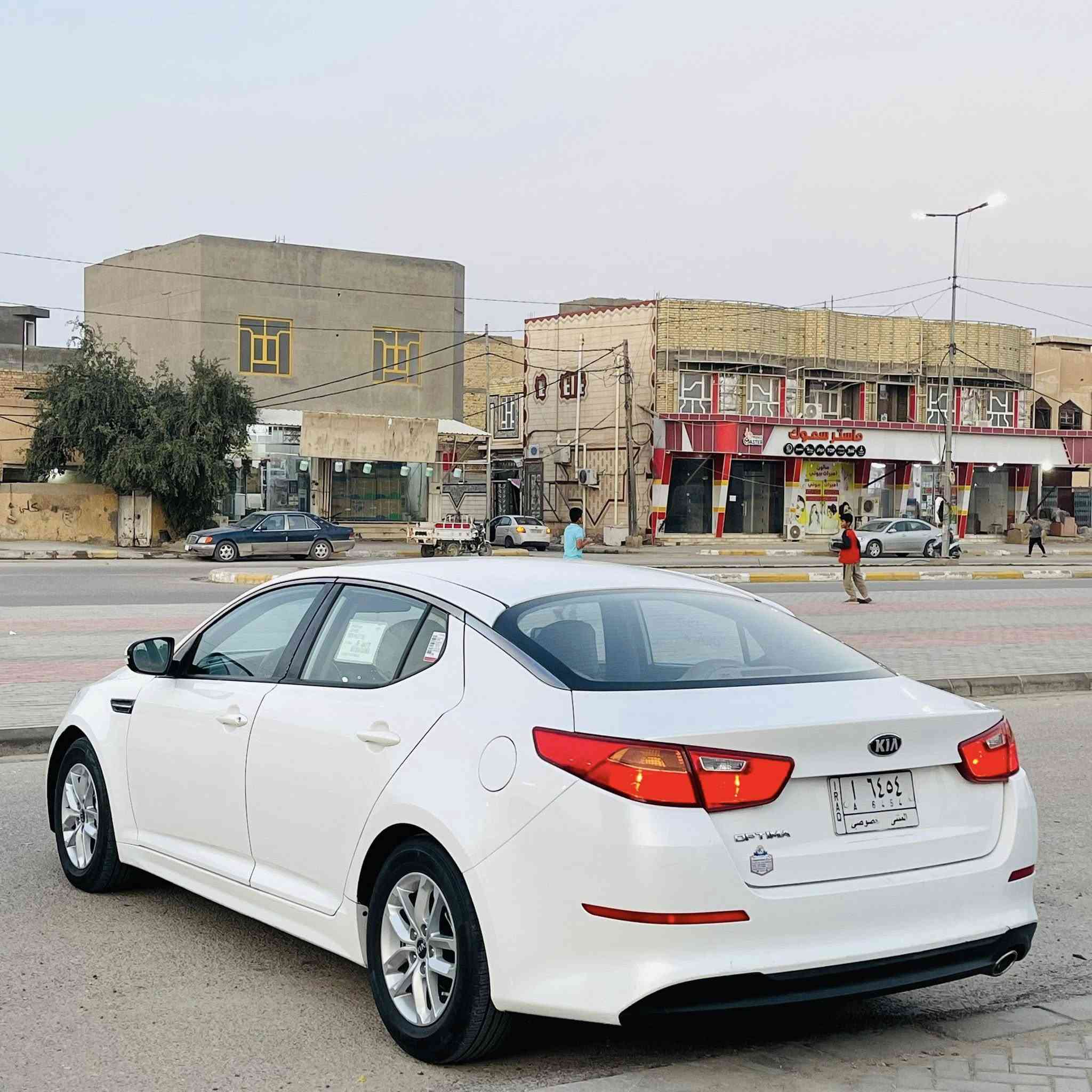 للبيع: كيا أوبتيما 2014 (خليجي) مكفوله كفاله عامه 
• المحرك: 2,000 CC (نظيف جداً وبشرط الفحص).
• المواصفات: خليجي أصلي، تحكم ستيرنج، نظام Eco، تبريد قطعتين، ويل كب، حساسات خلفية.
• الحالة الفنية: كير ومحرك وحدادة 100%، السيارة جاهزة من كلشي وما محتاجه مصرف
: سنوية جاهزة للتحويل (بإسمي).
💰 السعر: [143] ورقة (بيها مجال قليل ).
📍 المكان: [السماوه ].
📞 للتواصل: [***********].
