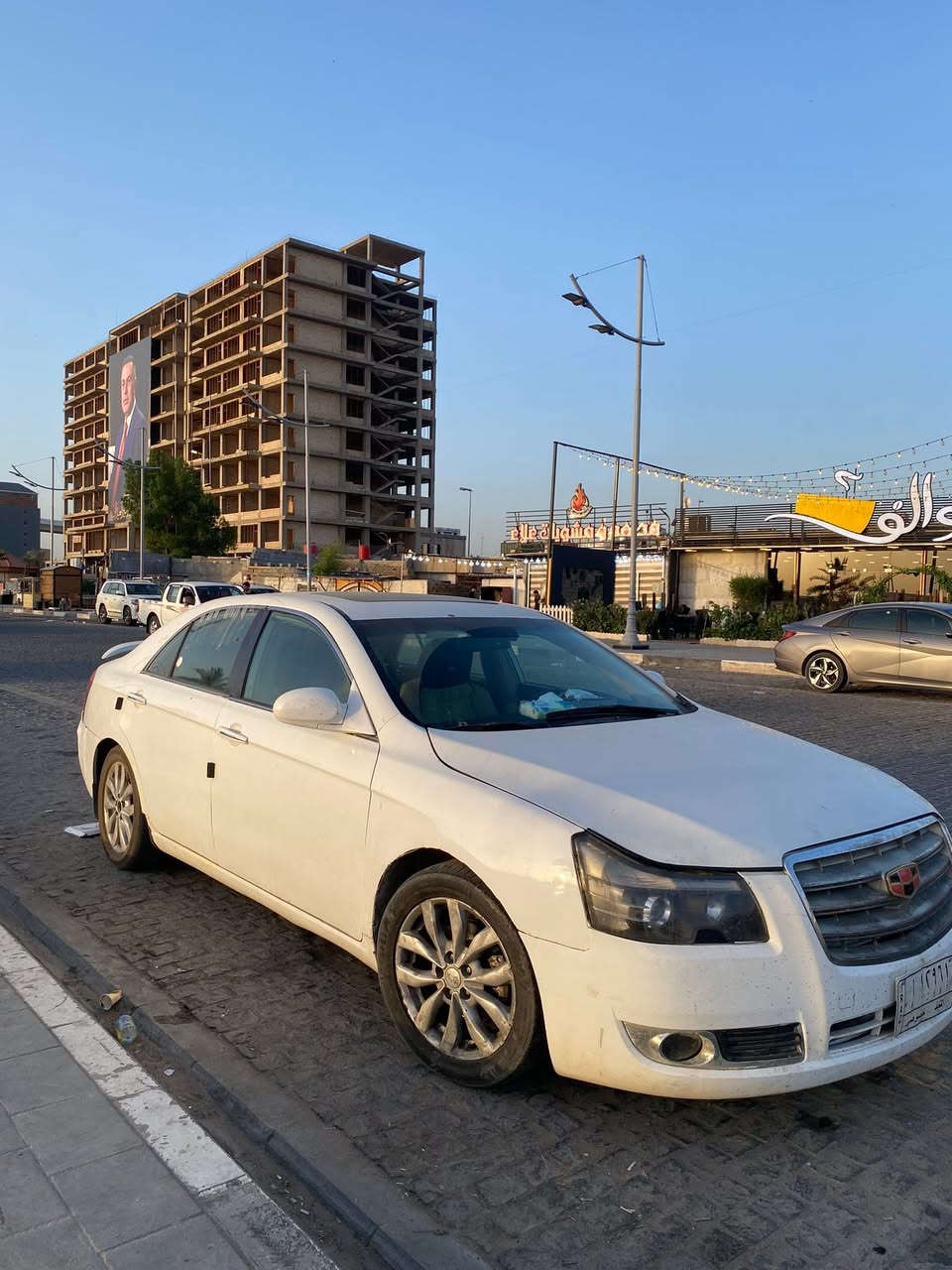 63 وبيهة مجال
جيلي Emgrand EC8 موديل 2013 

السنوية: نافذا

السيارة باسم ولد من ديوانيةوالتحويل ثاني يوم مباشرة.

المحرك: ميتسوبيشي (Mitsubishi) بحجم 1800 متصرف بنزين

خزان الوقود 70 لتر تقريبا وتتقبل بنزين العادي

ناقل الحركة (الكير): أوتوماتيك مع نظام سبورت (Sport Mode) للتحكم اليدوي.

سستم سماعات: نظام صوتي متكامل  توزيع محيطي (أمامي وخلفي وسماعة خلفية عميقة والتحكم بالصوت من الشاشة)

الشاشة: شاشة أندرويد نوعية راقية + كاميرا خلفية + حساسات خلفية.

الكشنات جلد بلاد مغلفة بالكامل بحافظات كشنات 

السقف: فتحة سقف 

التبريد قطعتين (أمامي وخلفي) فقط نقص غاز بيها 

الواقيات الشمسية حجم كبير

التحكم: جامات كهرباء (درجتين) + قفل مركزي وأمان للأطفال + مري كهرباء مع إشارات وشطف يدوي.

التنبيهات: تنبيه مسافة (حساسات للخلف) + تنبيه حزام الأمان( للسائق) + تنبيه السرعة حسب طبيعة الشارع+ تنبيه الأبواب + تنبيه نظام سرقة

كل الأزرار والدكم شغالة، صندوق واسع 500 لتر، بردة خلفية، تكايات وسطية. لامام والخلف وبها حاملات اكواب وجيوب خزنة متنوعة وذكية بنظام الضغط ( السبرنك) تفتح وتغلق + سبير بالصندوق 

السعرالمطلوب 63 وبيهة مجال 

 🚨🚨 عليهة غرامة 400 الف طيح من سعرها 

مكاني البصرة الجبيلة شارع السايلو. باقي تفاصيل 

***********1
