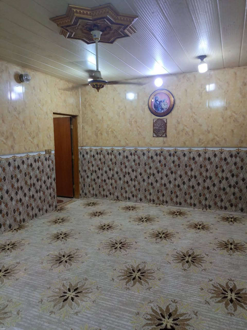 السلام عليكم بيت 200م للبيع
مطلوب للمصرف العقاري بحي الميلاد شارع مزرعة سيد علي
 قرب طريق الجنه 
 مطلوب 85 
التطلوعه 70 معا المجال 
التسديد 438 الف بالشهر
    الكفيل يتغير 
بي غرفتين صاله واستقبال ومطبخ وصحيات
الأساس صب  السقف عگاده

***********
***********

مكتب الشمس لتجارة العقار
