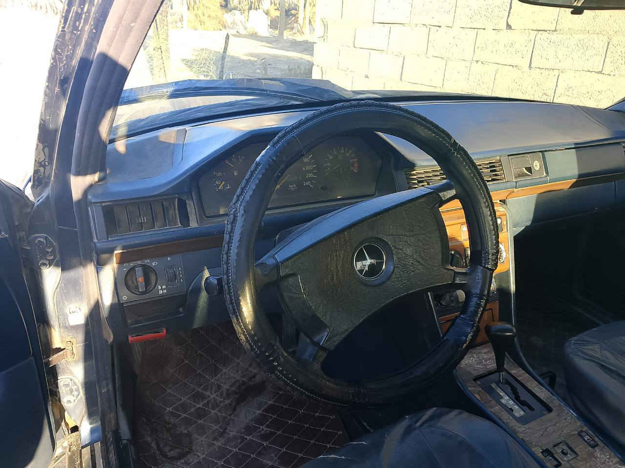 مارسدس نظيف 1990معمره  رقم ذي قار سنويه ل29 جاهزه لتحويل مكفوله من الكص وكير  ومكينه كهربائيات كامله  مكان ناصريه. ***********. السعر  33
