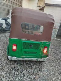 تكتك للبيع موديل 22شهر 3 سعر 7ونص العنوان بغداد الهاتف07739709163 بيه ...