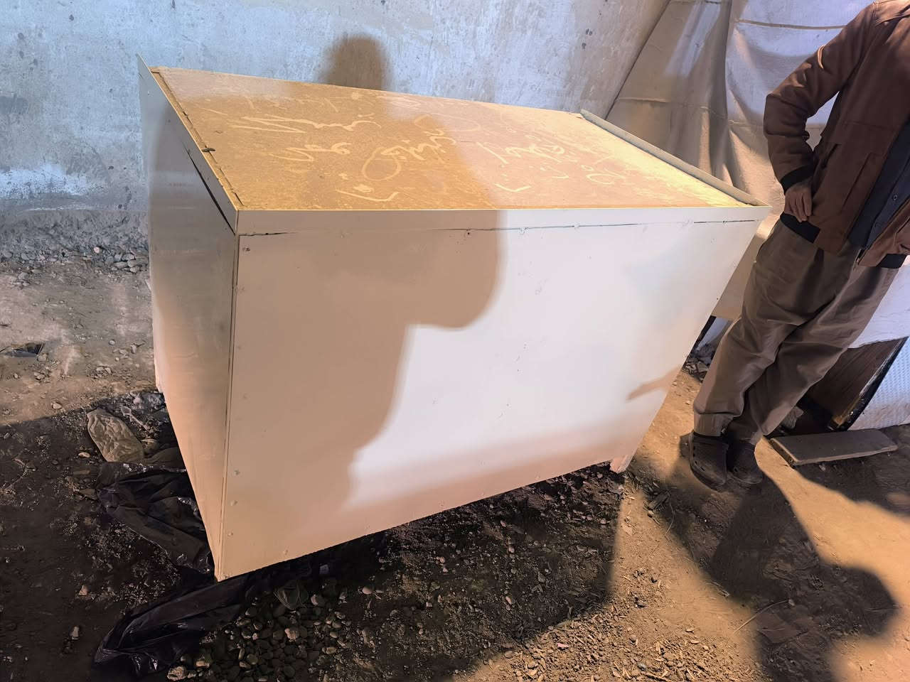 سلام عليكم متاح ميز بهل شكل بعده جديد مكان طوريج بجانب المصرف مكلف بل نشر فقط تواصل معه صاحب الميز ***********
