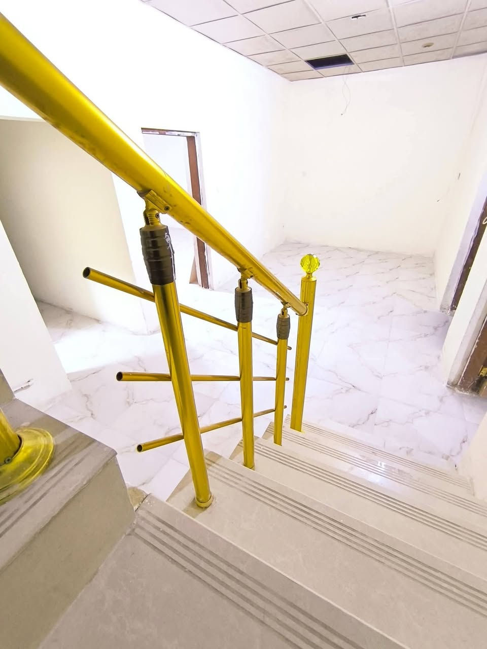 بيت للايجار المساحة 100متر
طابق واحد
يحتوي على  استقبال وغرفة نوم واحده وصاله ومطبخ وصحيات داخلية وخارجية
 العنوان
كربلاء 
خلف مدارس العميد فرع حسينية المختار الثقفي 
للاستفسار الاتصال بالارقام التاليه 
***********
***********
