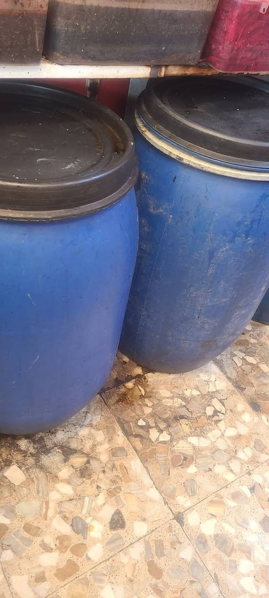 براميل للبيع
سعر الواحد ٧٠٠٠ 
***********
