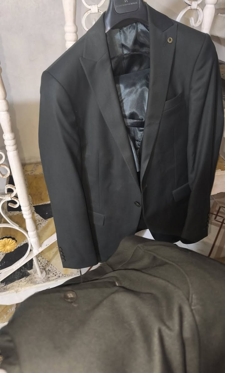 قاط رجالي لون زيتوني 3 قطع قياس M
وسترة رجالي لون اسود للبيع القياس M


**إذا كنت صاحب هذا الإعلان وتريد حذفه لأي سبب، رجاءا أرسل رسالة إلى الدعم الفني**