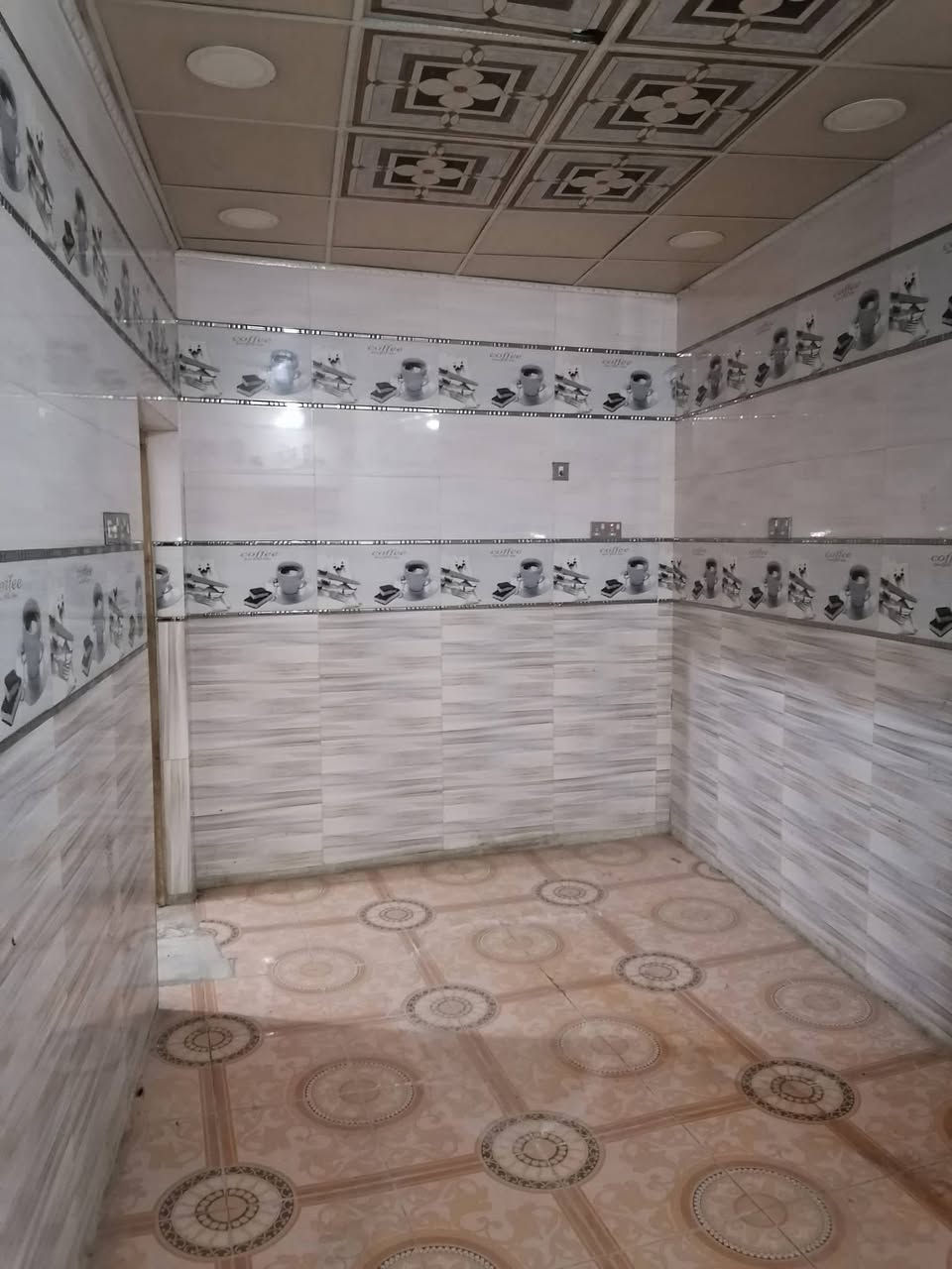 دار للبيع سند ٢٥ تحويل مباشر المساحه ١٣٥ متر في شارع بيت ال غضيب في الساحه المواجهه للحسينيه والبقال مكون من غرفتي نوم وصاله ومطبخ السعر المطلوب ٤٧ مليون وبي مجال للإستفسار الاتصال على الرقم *********** واتس اب وشكرا
