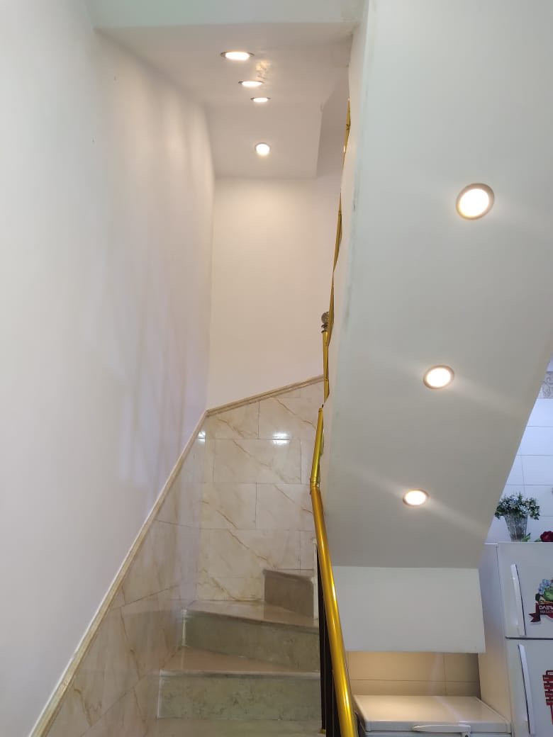 البيع بيت مساحه50 متر
حي الاعلام الشباب 
مربع شكر السلطان احله مربع
بناء جديد درجه اولى 
طابق اول صاله ومطبخ وخدمات
طابق الثاني غرفتين نوم وخدمات
اتصال ع ارقام 
***********
***********
