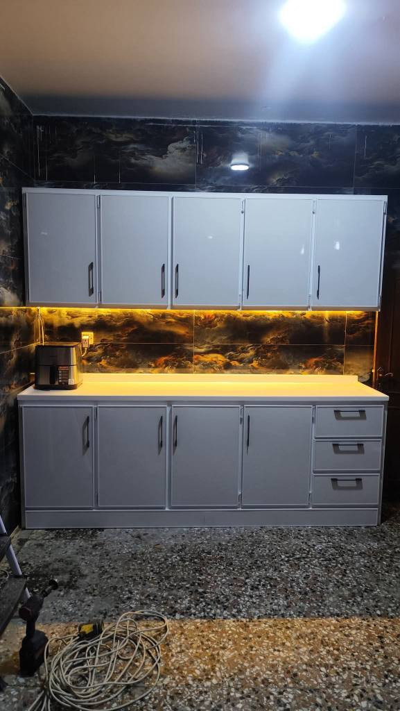 كاونترات المنيوم حسب طلب يوجد مراوس بل جديد وو يكون فرق قليل الاستفسار رقم تلفون وتساب موجود *********** كوفة, النجف
