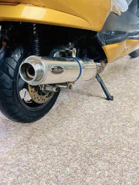 الهم صلي على محمد واله محمد 
فورزه هونداي كرستال  8/0 لون مميز ذهبي ابلادي 
كير 6 تحويلات 4 نضام سبورت نضام وتماتيك 
كهربائيات كلها شغاله مكينه خير من الله الدراجه حلوه وستخدام شخصي كزوز رياضي بي نضام كاتم بوشه رياضي اي نقص ما بيه السعر 1200 وبيه مجال الدراجه مال جنايه مكاني شطره *********** متواجد واتساب
