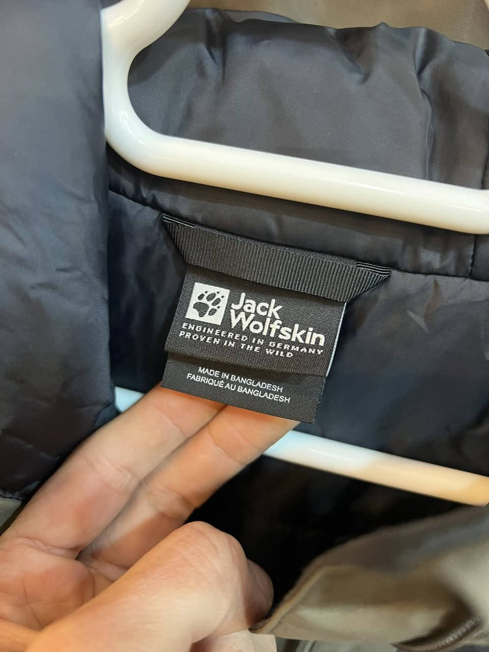 jackwolfskin
orginal
size_M
توصیل_جمع
بالە غیرمستخدم
نظافە %100
وزن_70_80
***********
