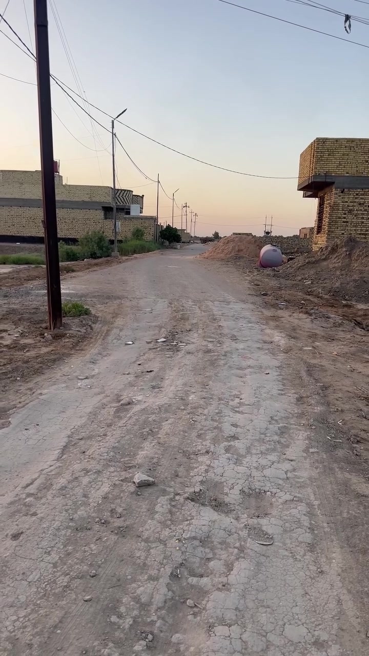 بيت لبيع سند ٢٥  المساحة ٤١٧ م

غرفتين ٥*٥ 
صاله ١٠*٥ 
مطبخ ٥*٦ 
استقبال ١٠*٥ 
صحيات داخليه وخارجيه 
ارضية بورسلين درجه اولي 
تبليط كهرباء ماء مجاري مولد خط ذهبي 
بيت كامل من كل شيء  جيب غراضك واكعد 
الموقع مجمع نبيل وحسين جياد بدايه طريق الحياوين الشارع السابع  
للاستفسار الاتصال عليه الرقم 
***********

