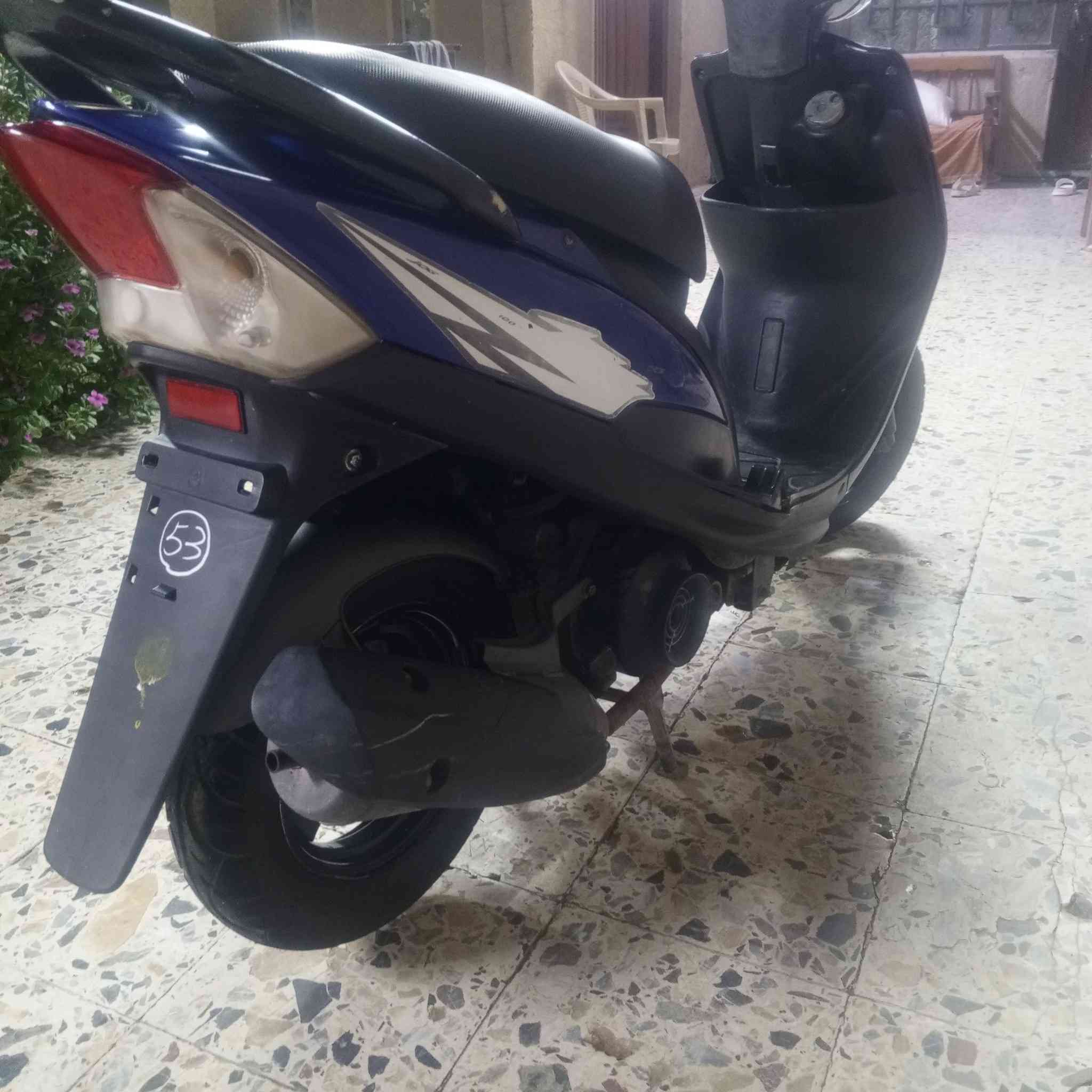 :سلام عليكم 
:ماكس للبيع 
:الدراجه خير من الله مناقصه بس 
:باتري: 
:اشاير 
:سكن
 :قبق فلاوين 
:الدراجه بيه صالنصه Fm 
:ولبلاديه موجوده 
:الاستفسار:***********بي واتساب 
:السعر خاط ولمو شراي ليتعبني 
:معلومه الي يدور اوراق ماكو(كلك )
