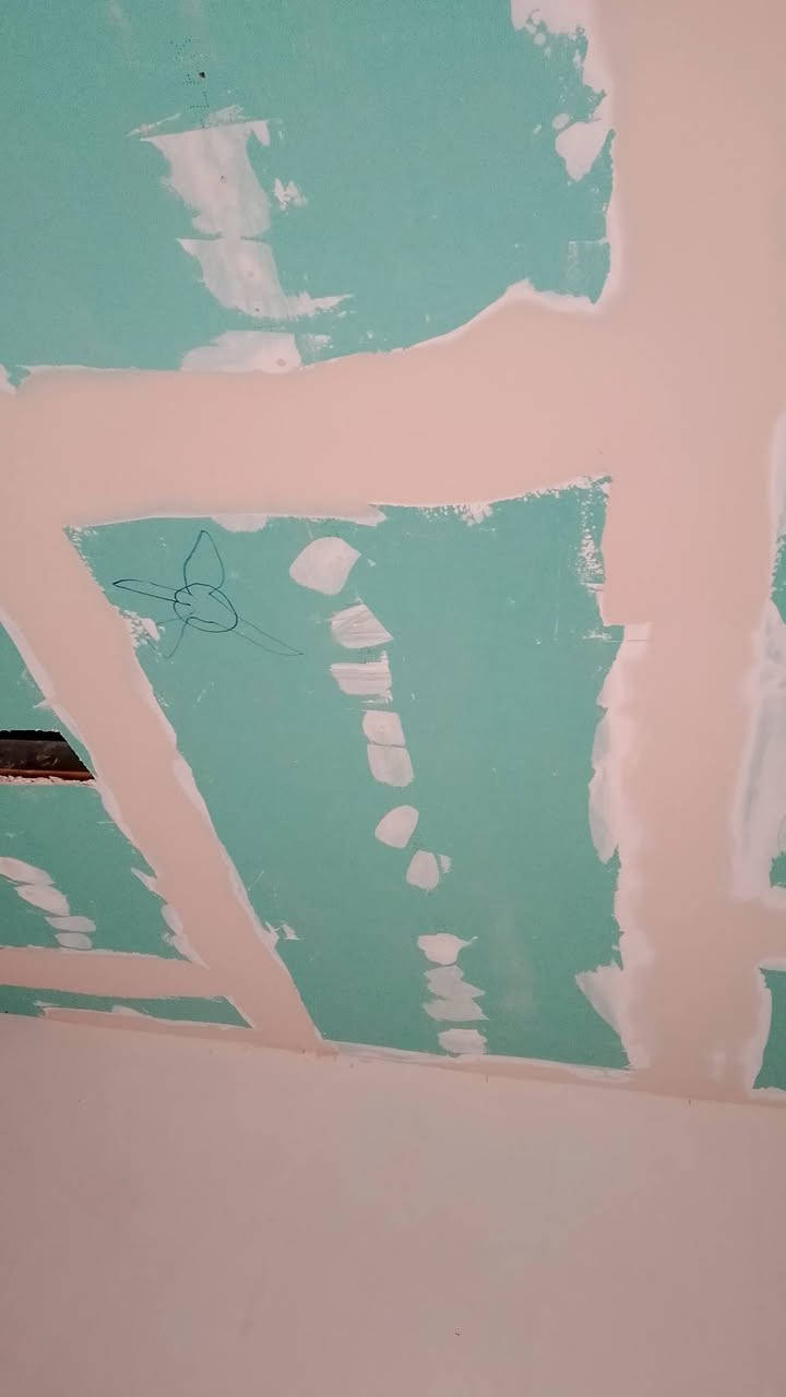 سلام عليكم اسطه صباغ وطلاس  اطلع مع كادر و على المتر  عندي وسيله نقل هذا رقمي متفرغ حاليا***********
