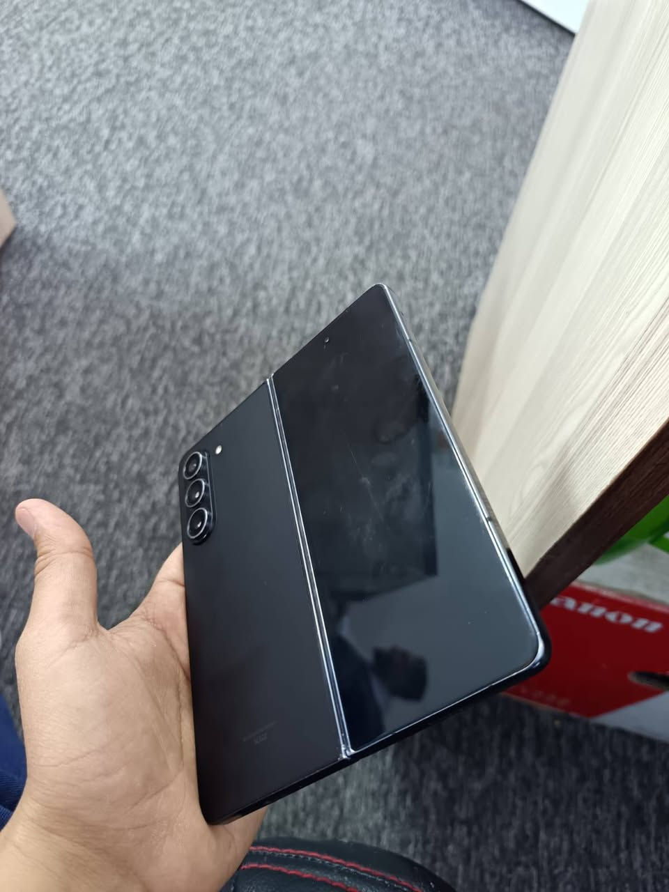 للبيع او مراوس
مكلفة بالنشر...
سامسونك z fold 5 ذاكرة 512 بدون ملحقات. بيع او مراوس . يدعم التسجيل الصوتي تك سيم كارد 
للاستفسار مراسلة الرقم  واتس اب موجود *********** .
