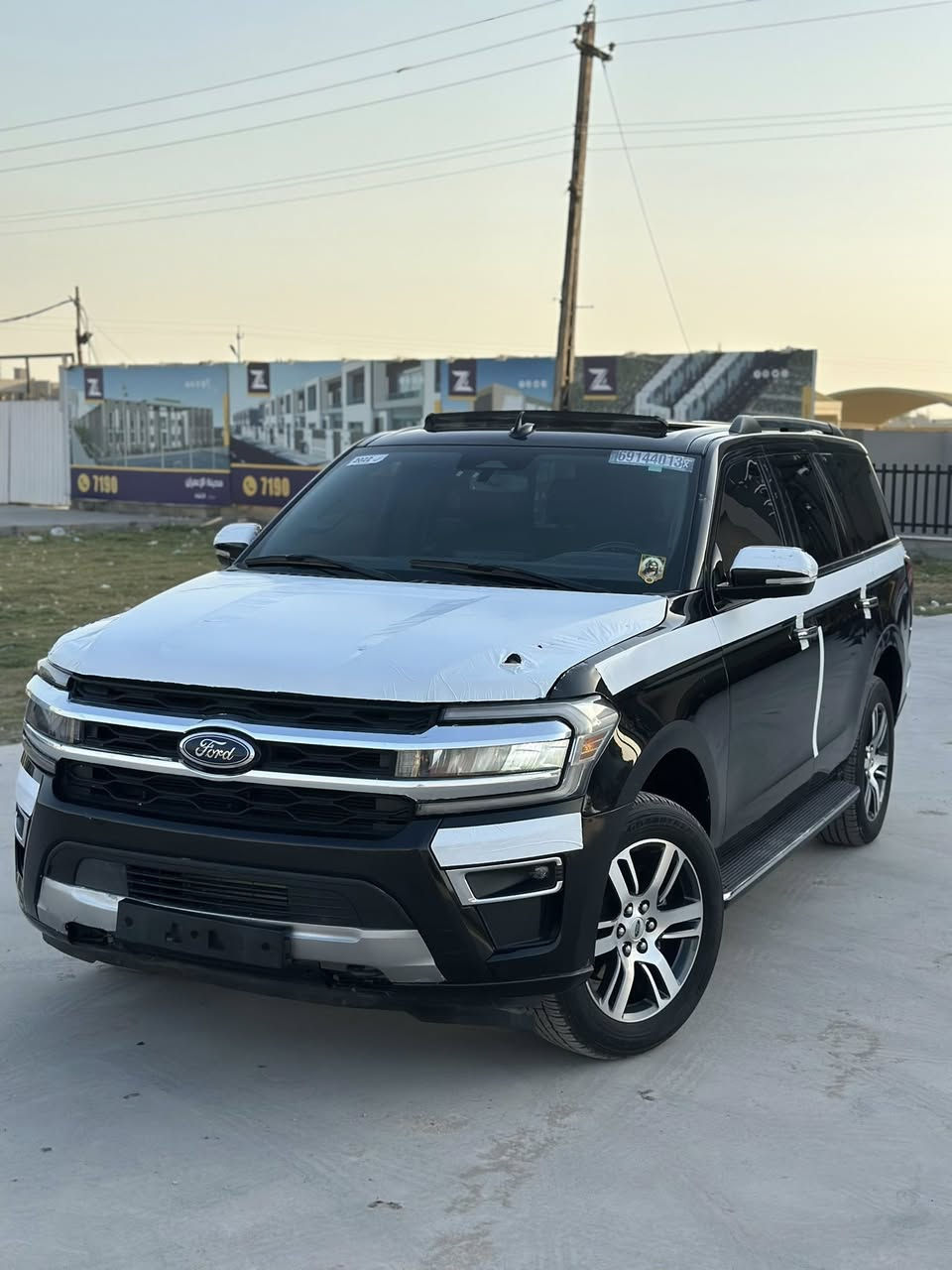 للبيع او مراوس
فورد اكسبديشن 

موديل (2022) 

لمتدد 1/1 

داخل احمر 

بانوراما 

6 سلندر تيربو 

7 راكب كشنات منفصل 

ثلاث قطع تبريد 

تشغيل عن بعد 

صندوق كهرباء 

كشنات تتفئه تبريد 

حادث تبديل جاملغ وبنيد فقط 

السعر (300) وبيه مجال 

الاتصال (***********)
