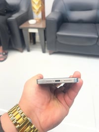 أيفون 15 pro max نضيف جداً  ماستر شرق اوسط ويا الكارتونه مالته  بطارية...