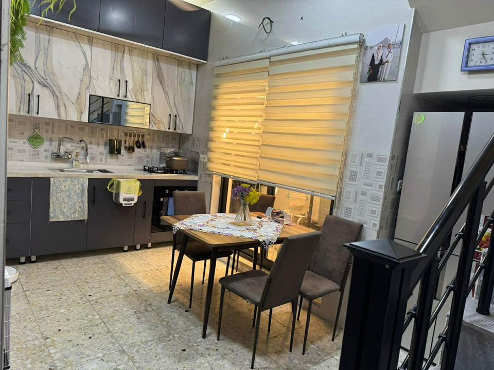 دار للبيع 50 متر
الواجهه 5.5 النزال 9.13
بناء جديد
البناء درجه اولى 
ابواب تركي
باب خارجي قاصه
شبابيك المنيوم +ابواب المنيوم
بيت موصفات راقيه جدا
شارع تبليط 
الموقع الدوره زراعي الكوخ شارع الزهور
مقابل محكمه الدوره 
للاستفسار الاتصال***********
